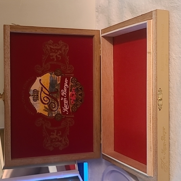 K by Karen Burger vintage empty cigar Box - Picture 1 of 8